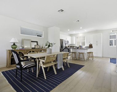 2700 E Chaucer Street - Photo Thumbnail 7