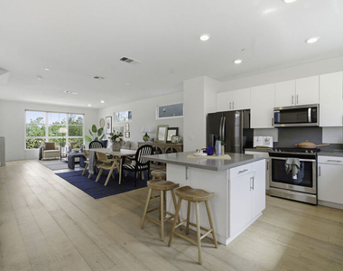 2700 E Chaucer Street - Photo Thumbnail 3