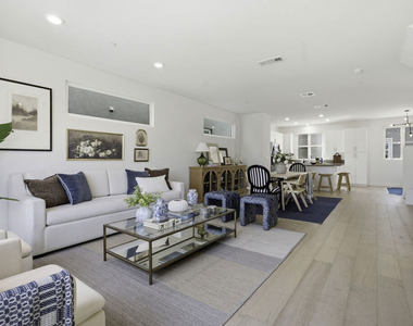 2700 E Chaucer Street - Photo Thumbnail 4