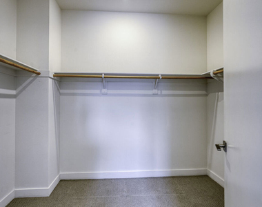 2700 E Chaucer Street - Photo Thumbnail 14