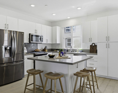 2700 E Chaucer Street - Photo Thumbnail 9