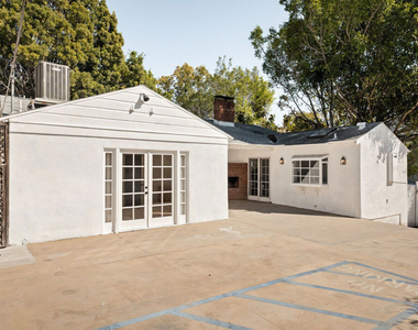 803 N Alfred Street - Photo Thumbnail 20