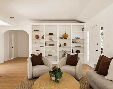 803 N Alfred Street - Photo Thumbnail 11