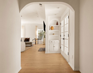 803 N Alfred Street - Photo Thumbnail 9