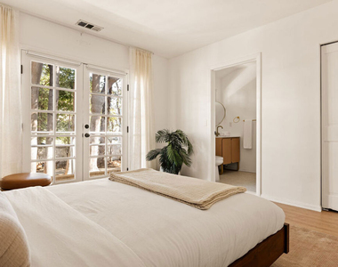 803 N Alfred Street - Photo Thumbnail 3