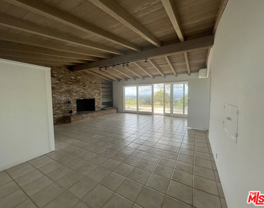 3327 Wonder View Plaza - Photo Thumbnail 8