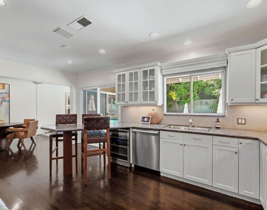 1425 Belfast Drive - Photo Thumbnail 10