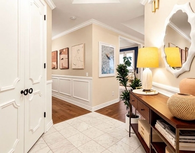 1370 Kelton Avenue - Photo Thumbnail 3