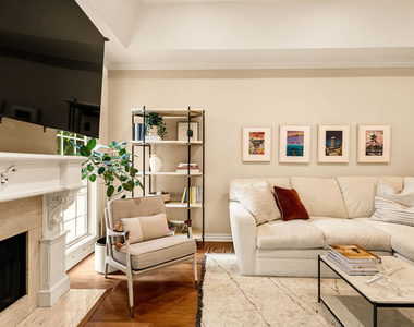 1370 Kelton Avenue - Photo Thumbnail 7