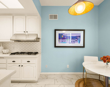 1370 Kelton Avenue - Photo Thumbnail 19
