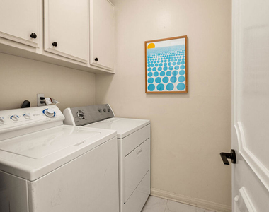 1370 Kelton Avenue - Photo Thumbnail 21