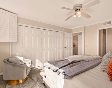 100 S Doheny Drive - Photo Thumbnail 14