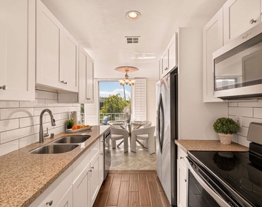 100 S Doheny Drive - Photo Thumbnail 10
