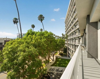 100 S Doheny Drive - Photo Thumbnail 19