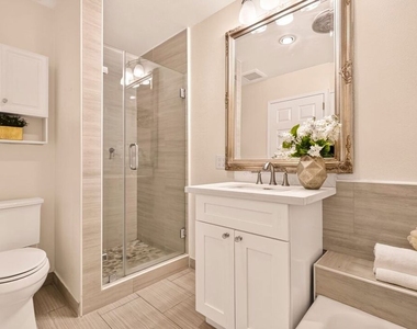 100 S Doheny Drive - Photo Thumbnail 16