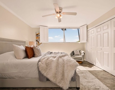 100 S Doheny Drive - Photo Thumbnail 13
