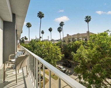 100 S Doheny Drive - Photo Thumbnail 18