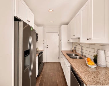 100 S Doheny Drive - Photo Thumbnail 7