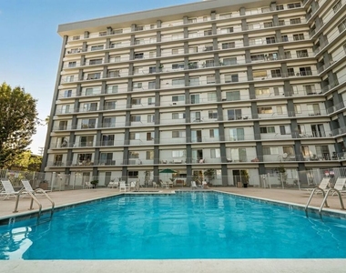100 S Doheny Drive - Photo Thumbnail 25