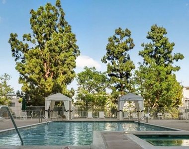 100 S Doheny Drive - Photo Thumbnail 24