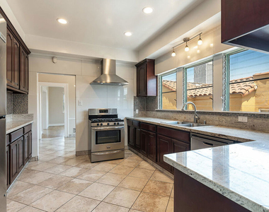 932 S Curson Avenue - Photo Thumbnail 10