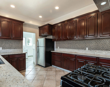 932 S Curson Avenue - Photo Thumbnail 11