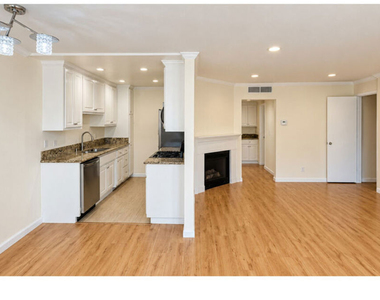 15141 Burbank Boulevard - Photo Thumbnail 2