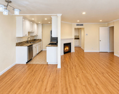 15141 Burbank Boulevard - Photo Thumbnail 4