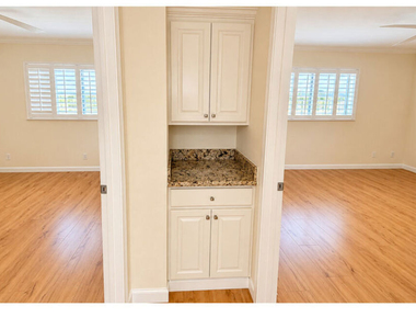 15141 Burbank Boulevard - Photo Thumbnail 7