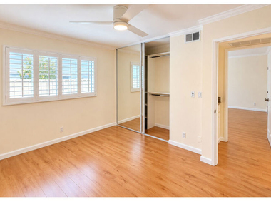 15141 Burbank Boulevard - Photo Thumbnail 9