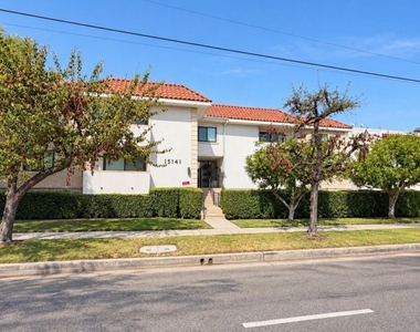 15141 Burbank Boulevard - Photo Thumbnail 10
