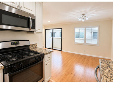 15141 Burbank Boulevard - Photo Thumbnail 3