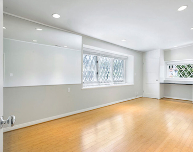 2326 Canyon Drive - Photo Thumbnail 10