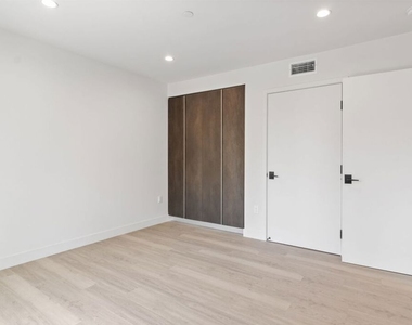 132 Rosemont Avenue - Photo Thumbnail 10