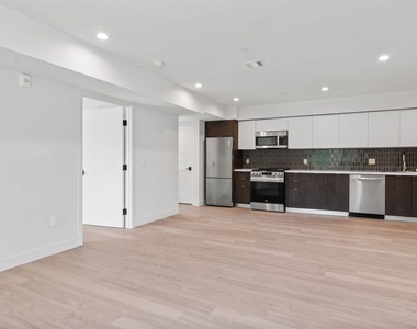 132 Rosemont Avenue - Photo Thumbnail 4