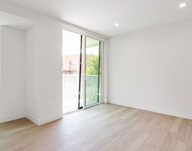 132 Rosemont Avenue - Photo Thumbnail 7