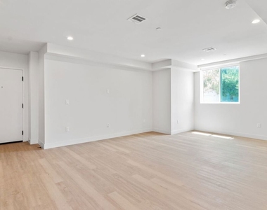 132 Rosemont Avenue - Photo Thumbnail 2