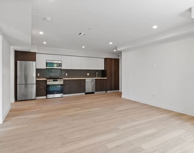 132 Rosemont Avenue - Photo Thumbnail 3