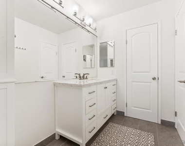 909 Coast Blvd - Photo Thumbnail 12