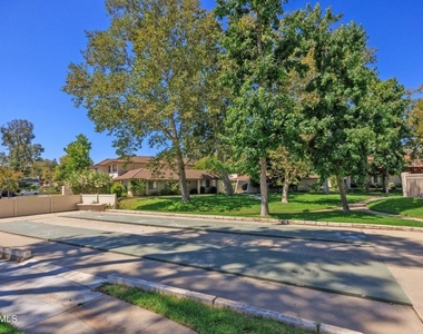 2860 Instone Court - Photo Thumbnail 39