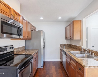 2860 Instone Court - Photo Thumbnail 8