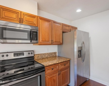 2860 Instone Court - Photo Thumbnail 7