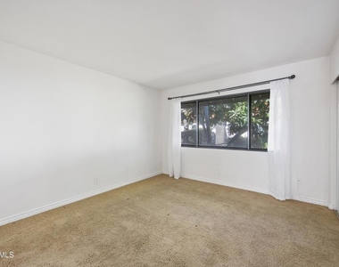 2860 Instone Court - Photo Thumbnail 5