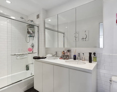 90 William Street - Photo Thumbnail 3