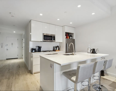 90 William Street - Photo Thumbnail 1