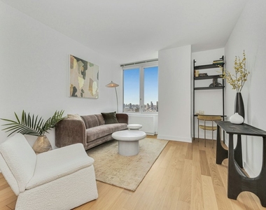 2BR in Long Island City - Photo Thumbnail 4