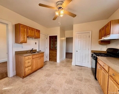 20 E Main Street - Photo Thumbnail 6