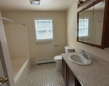 105 Osborne Avenue - Photo Thumbnail 4