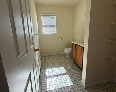 105 Osborne Avenue - Photo Thumbnail 5