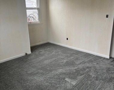 10 Rockland Avenue - Photo Thumbnail 3